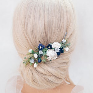 Braut Haarschmuck mit Blumen, Eukalyptus Blätter in dunkelblau, weiß und grün Brautjungfern Haarkamm Oktoberfest Schmuck, Haarblüten Bild 10