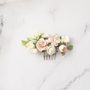 Braut Haarschmuck mit Blumen, Eukalyptus Blätter und Schleierkraut in nude, blush, rosé und grün Brautjungfern Haarkamm Oktoberfest Schmuck Hair comb - Zoe