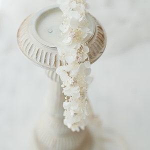 Couronne de fleurs séchées avec gypsophile et hortensia ivoire. Coiffe de mariée, couronne de cheveux de fleurs, couronne de fée fleurs stabilisées image 9