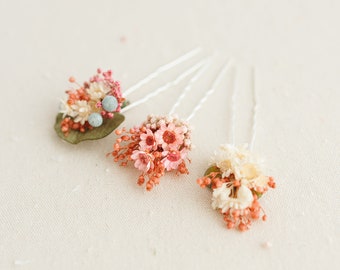 Bridal hair pins with dried baby's breath and preserved flowers. Wedding headpiece, floral bobby pins, hair pins with flowers and eucalyptus