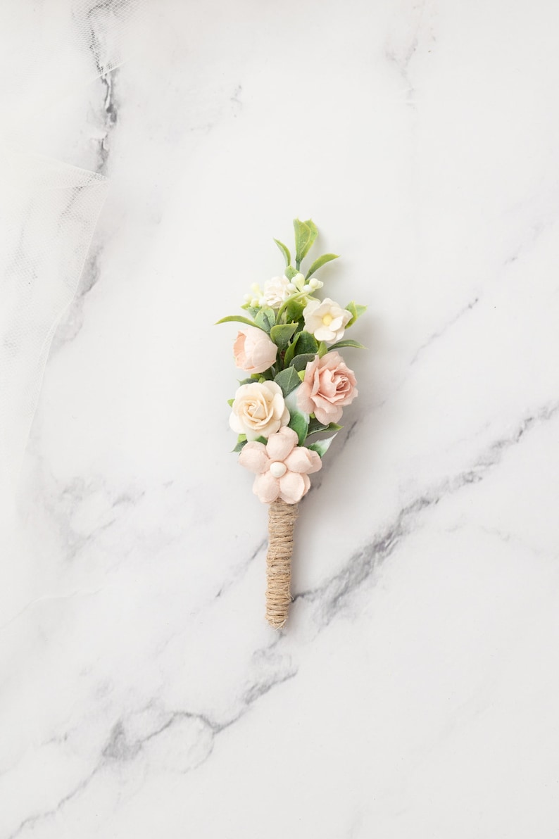 Boutonniere/ Anstecker, Hochzeit Ansteckblume Bräutigam mit Eukalyptus Blättern und Blüten in creme, champagner Boutonniere - Zoe