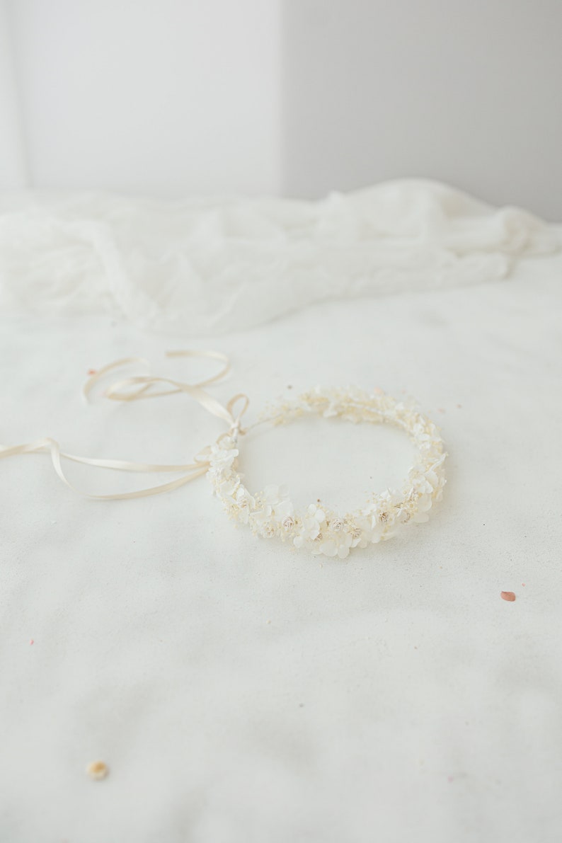 Couronne de fleurs séchées avec gypsophile et hortensia ivoire. Coiffe de mariée, couronne de cheveux de fleurs, couronne de fée fleurs stabilisées image 4