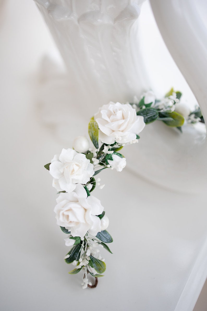 Hochzeit Haarschmuck mit Blumen,Perlen und Schleierkraut in Elfenbein und grün. Oktoberfest Haarranke, Haarblüten Braut und Brautjungfern Bild 3