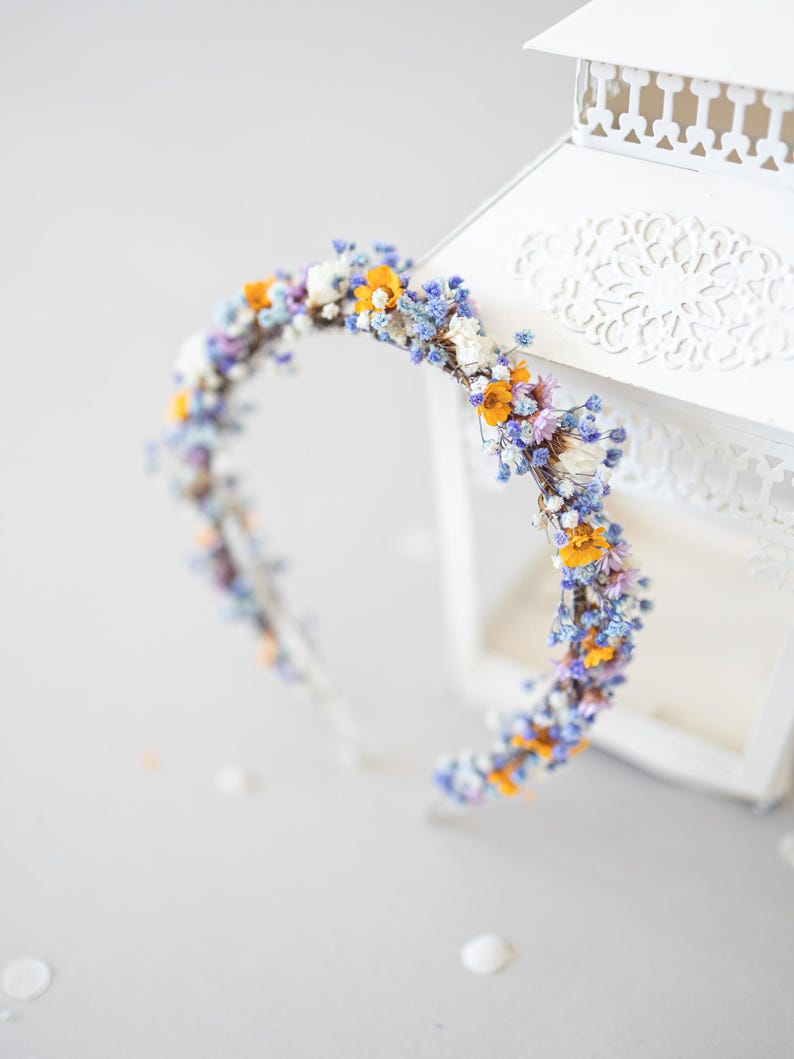 Charming boho floral headband for any occasion—weddings, festivals, fantasy photoshoots, octoberfest and more. Flower crown with dried flowers,  tiny flowers and daisies .  Hairband with dried flowers. Boho hair band. Oktoberfest Headpiece. Summer, Spring, Winter or Autumn headband in warm orange, purple, blue and white colors. Earth tones. Christmas headpiece.