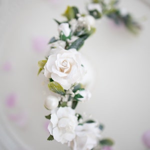 Hochzeit Haarschmuck mit Blumen,Perlen und Schleierkraut in Elfenbein und grün. Oktoberfest Haarranke, Haarblüten Braut und Brautjungfern Bild 2