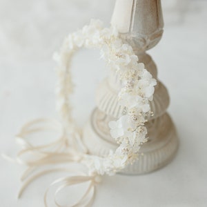 Couronne de fleurs séchées avec gypsophile et hortensia ivoire. Coiffe de mariée, couronne de cheveux de fleurs, couronne de fée fleurs stabilisées image 6