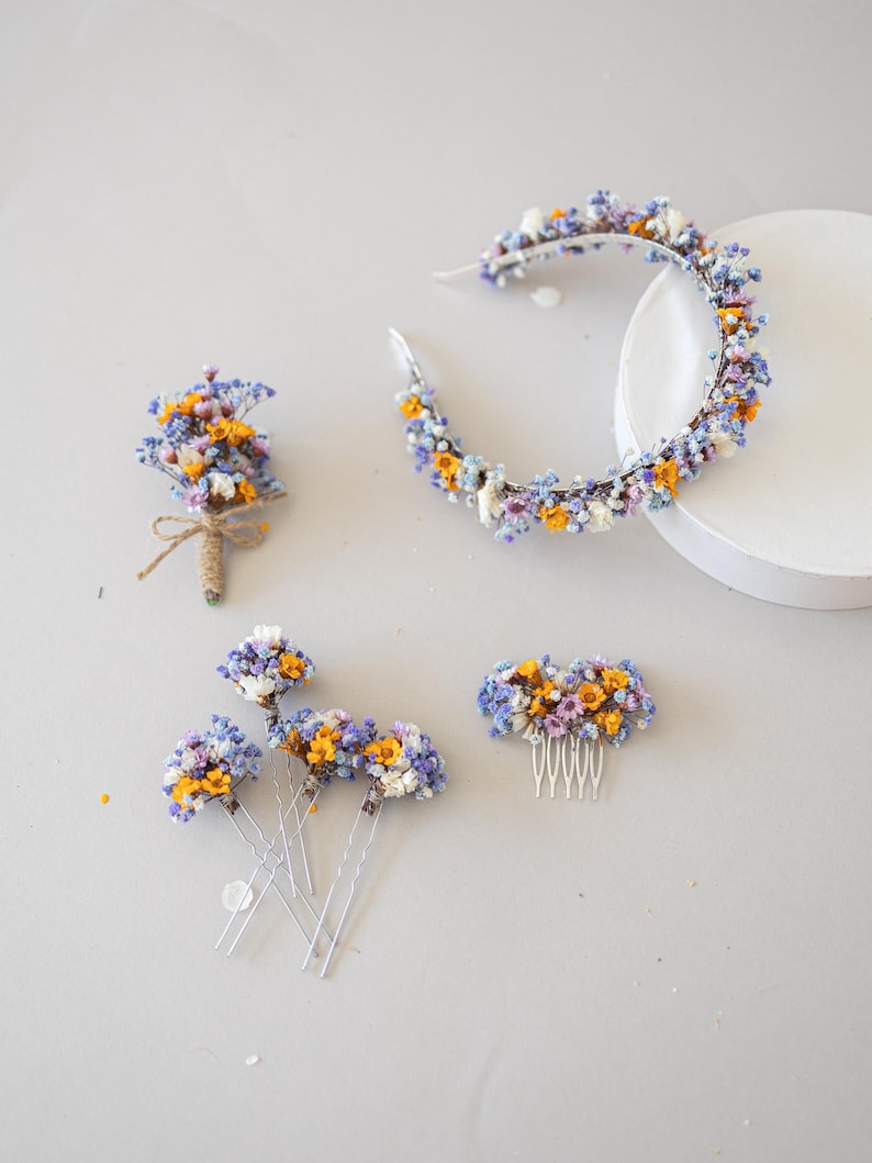 Charming boho floral headband for any occasion—weddings, festivals, fantasy photoshoots, octoberfest and more. Flower crown with dried flowers,  tiny flowers and daisies .  Hairband with dried flowers. Boho hair band. Oktoberfest Headpiece. Summer, Spring, Winter or Autumn headband in warm orange, purple, blue and white colors. Earth tones. Christmas headpiece.