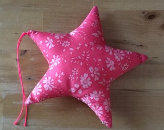 Decorative star in Liberty Capel coral