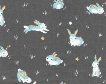 Tissu coton imprimé de petits lapins sur fond gris