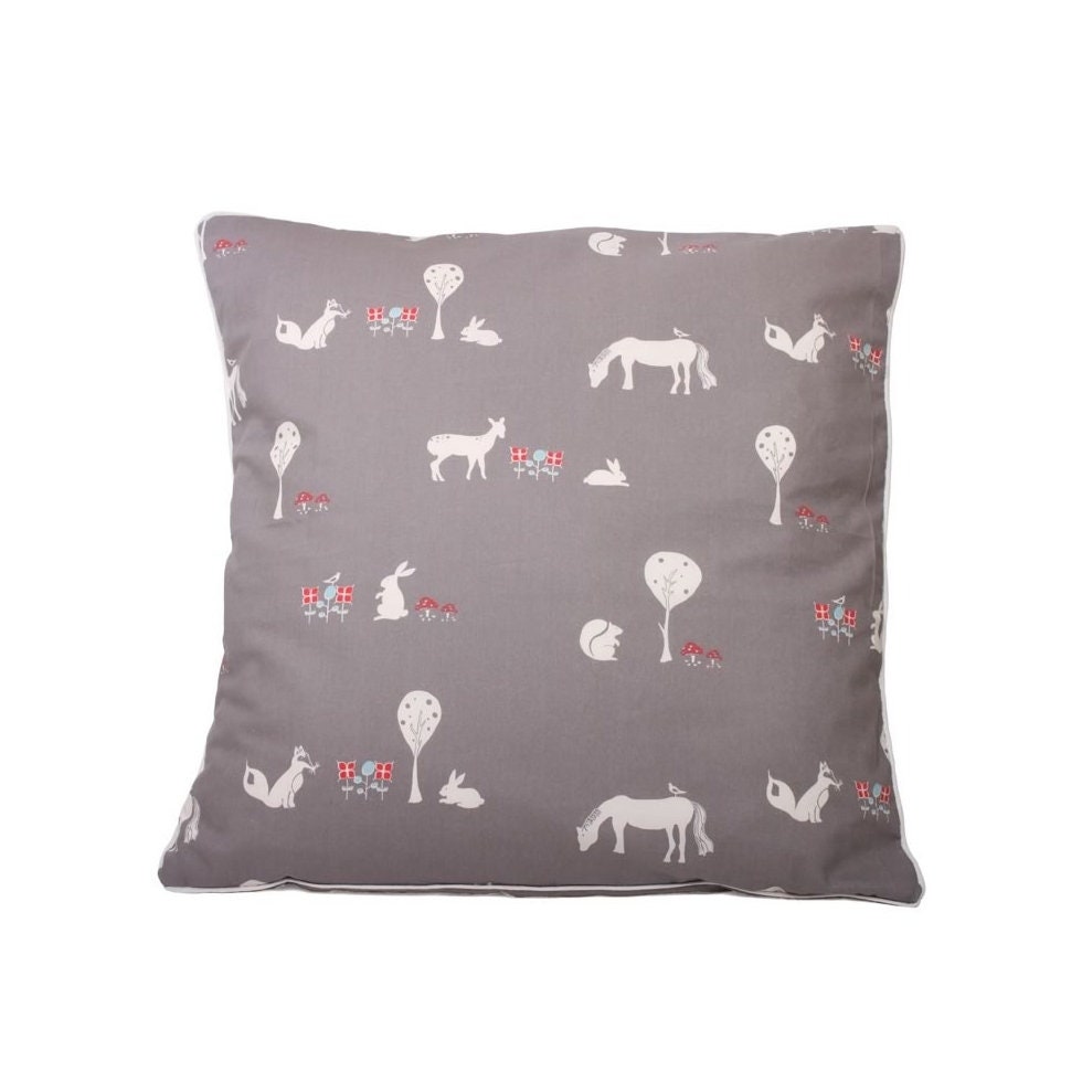 Housse de Coussin Grise Motif Cheval, Renard, Lapin, Faon