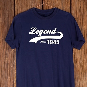 Legende seit 1945 T-Shirt, 80er Geburtstag Geschenk, 80er Geburtstag T-Shirt, Meilenstein Geburtstag, 80er Geburtstag Idee, besonderes Geburtstagsgeschenk