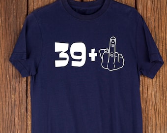 Rolig stötande 40-årsdags-T-shirt för män – Present till son, barnbarn, pappa, make, brorson, vän – 40-åring-T-shirt