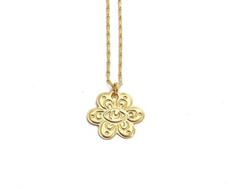 Eye flower necklace gilded with fine 24 carat gold. Original creation Marine Mistake