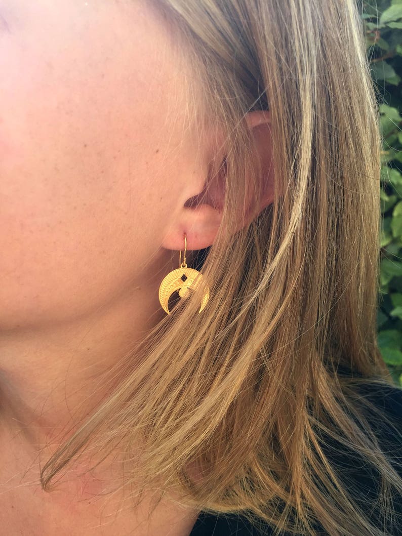 Séléné crescent moon earrings gilded with fine gold image 3