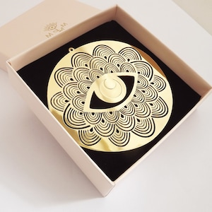 Wall jewel Amulet Eye in brass gilded with 24 carat fine gold, original creation by Marine Mistake decoration.