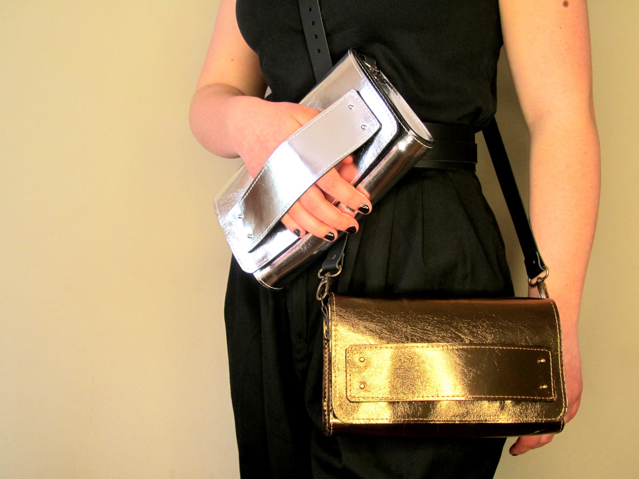 Gold leather hotsell crossbody bag