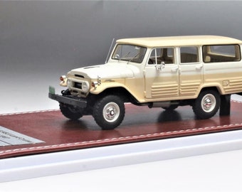 Toyota FJ45LV LC Beige/White 1966 GIM 015B 1:43 Gim Great Iconic Models Rare Gift Present Brand New Metal Model Collectible