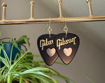 Plektrum Ohrringe mit Perlmutt Herzen