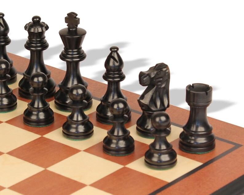 French Lardy Staunton Chess Set Ebonized /& Boxwood Pieces with Mahogany Molded Edge Chess Board 3.75 King