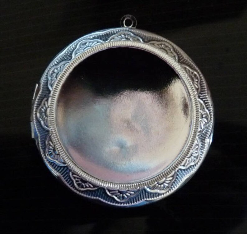 Antique round Locket Charm Pendant chased locket Many Photo Locket photo picture Locket