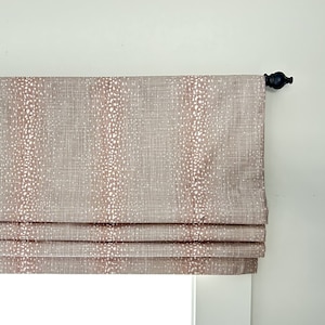 Faux (faux) cantonnière de store romain plat. Dimensionnement personnalisé. Premier Prints Toile flammée Antelope Port.