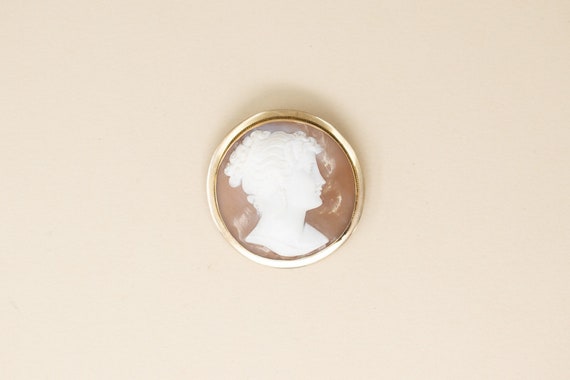 Vintage 18k Cameo Pendant - Vintage Delicate Hand… - image 1