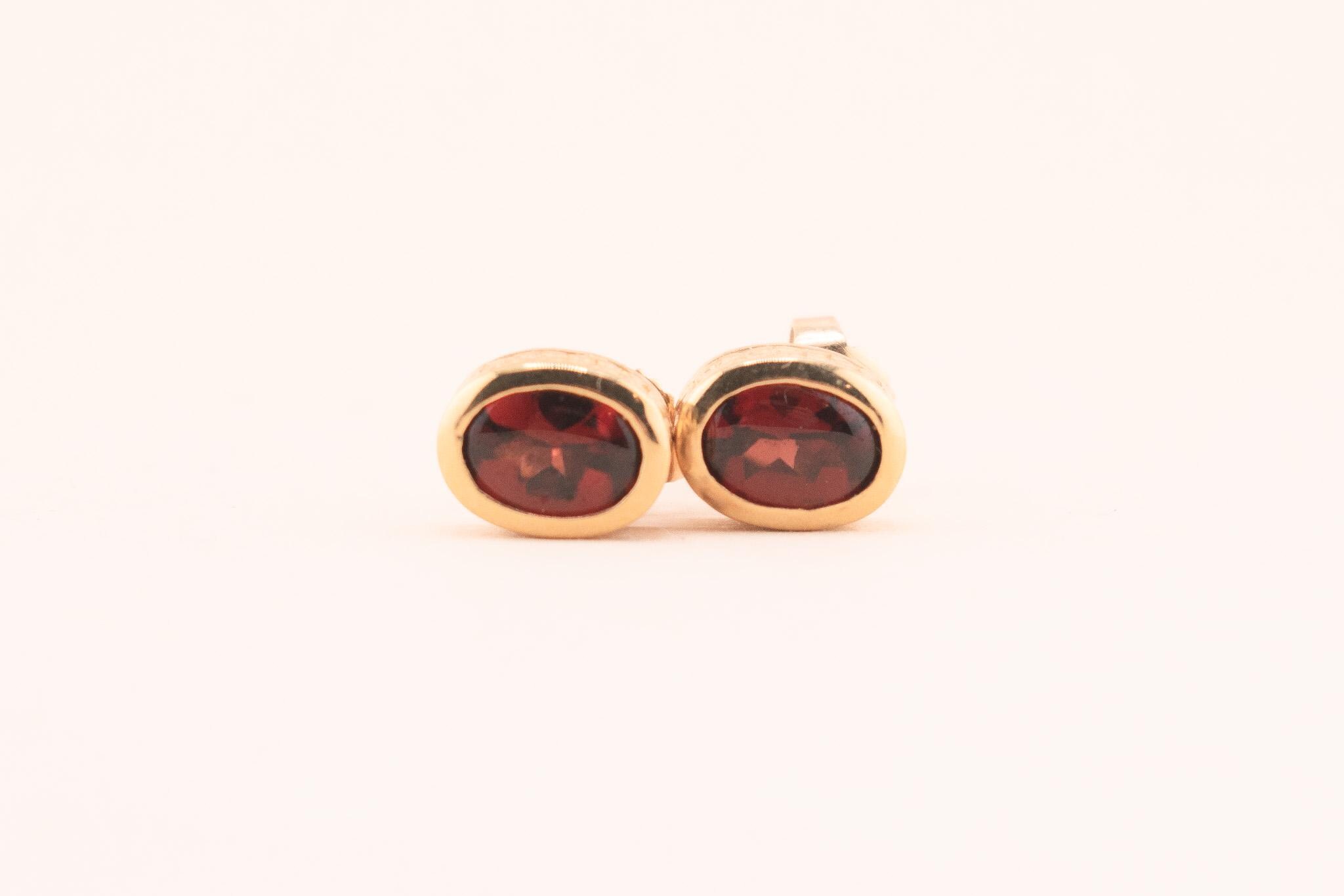 Vintage 18k Garnet Stud Earrings - Elegant 18k Garnet Studs, January Birthstone