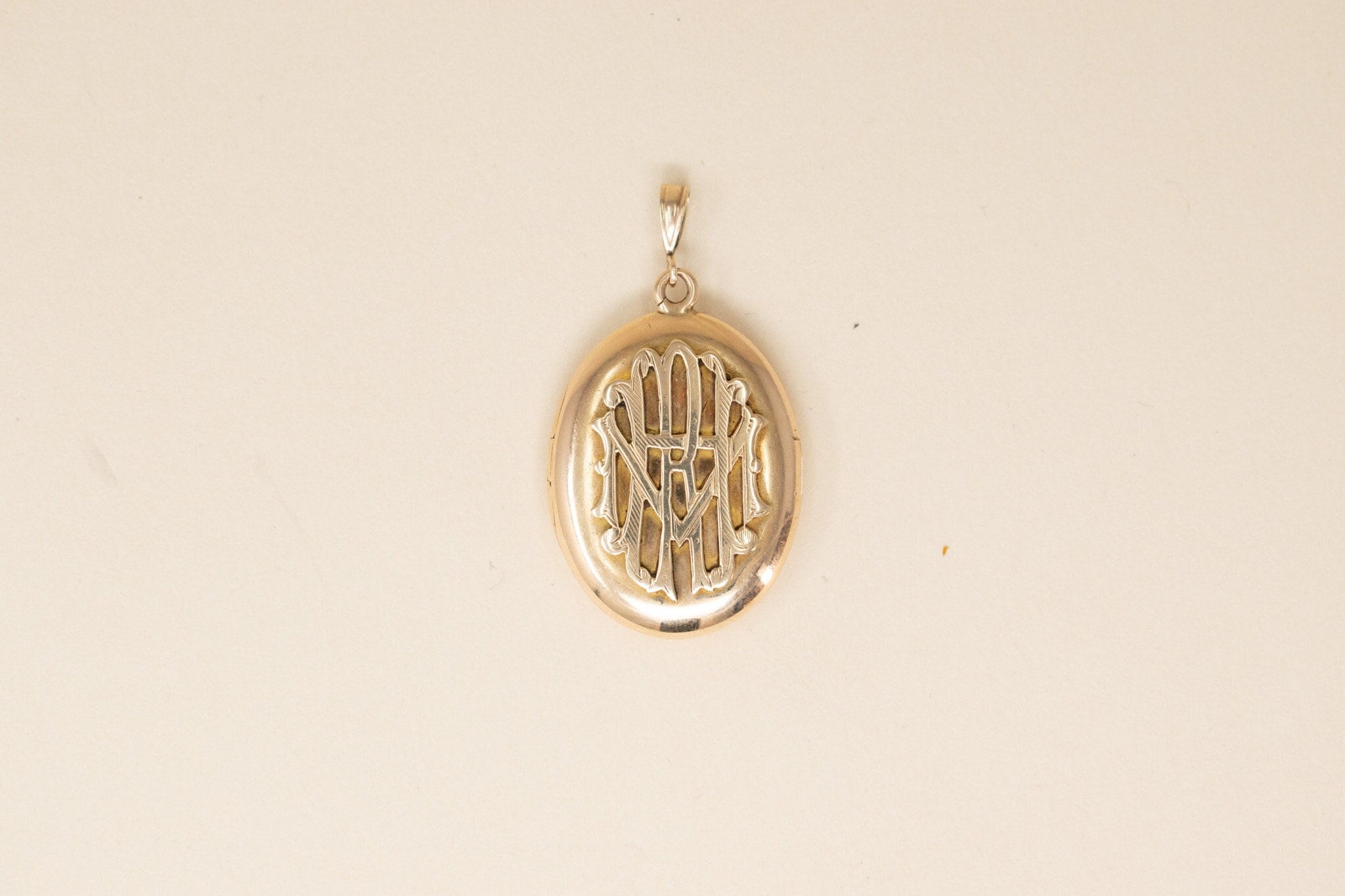 Shop Louis Vuitton Monogram locket necklace (M62484) by トモポエム