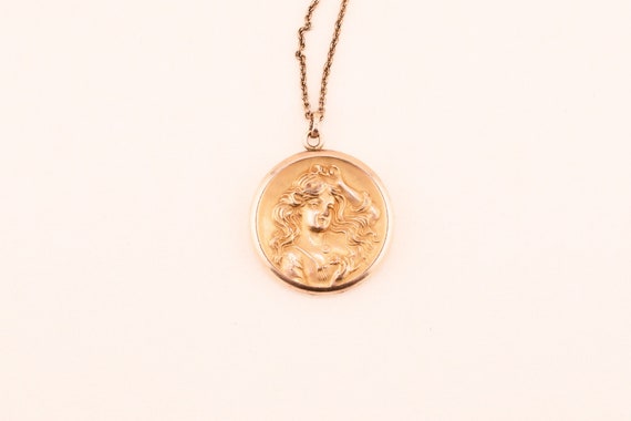 アンティークゴールドフィルドレディロケットネックレス - 1910年代