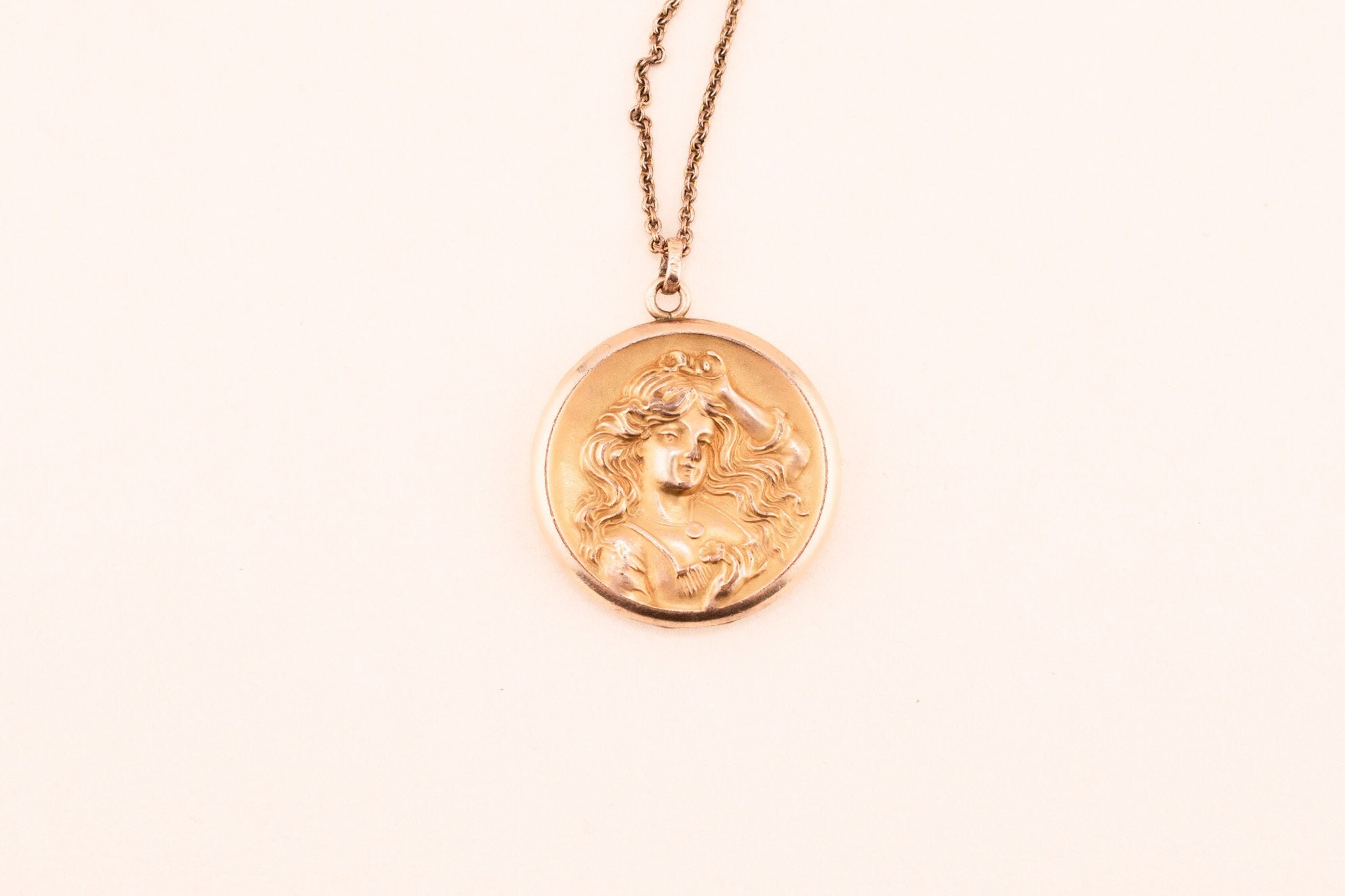 英国アンティーク 1900年前後頃 9ctゴールドプレート ロケットペンダント 英国アンティーク 1900年前後頃 9ctゴールドプレート ロケット