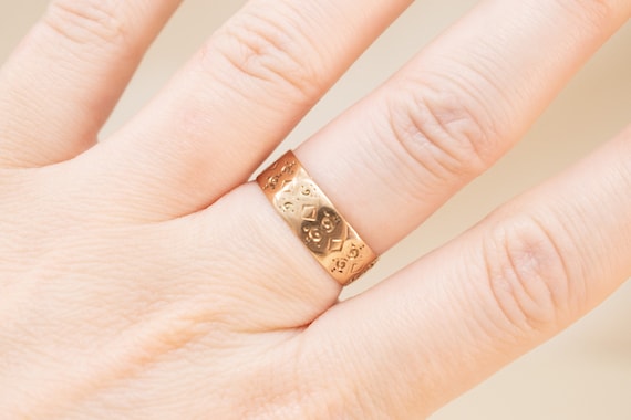 Beautiful Antique 10k Ring, Cigar Band, Stacking … - image 5