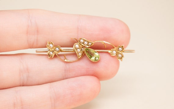 Antique 15k Peridot & Seed Pearl Brooch 1910s Edwardian Bar Brooch 
