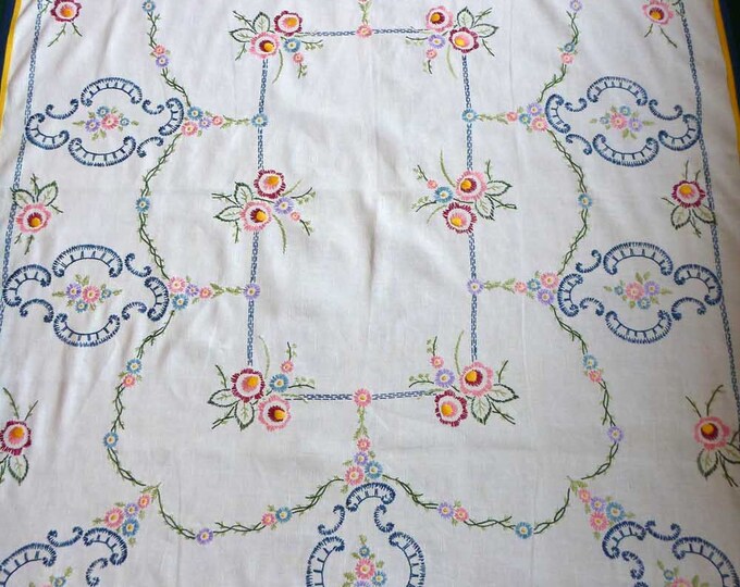 Vintage Linen Embroidered Table Cloth Floral Embroidery 50s Etsy