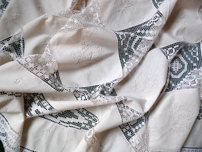 Lace table cloth Vintage beige round tablecloth Floral Embroidery Filet lace.