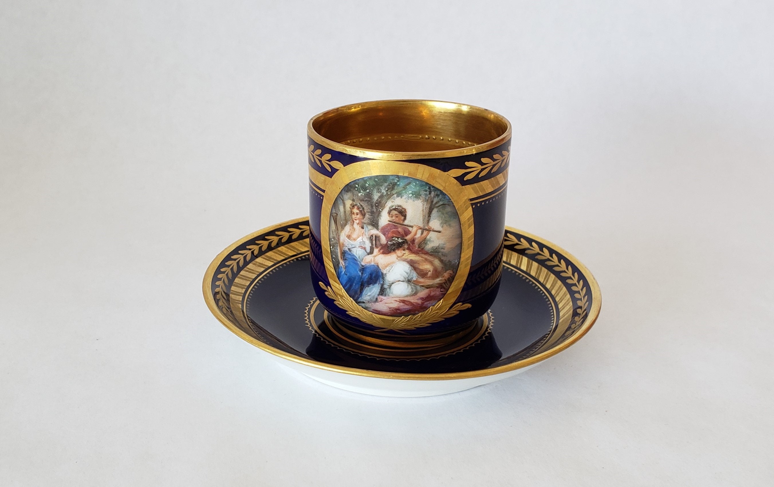 RZ Porzellan Austria 磁器オルゴール ヴァイオリン奏者 Early 20th Century Austrian Royal Vienna Porcelain Painted Cobalt