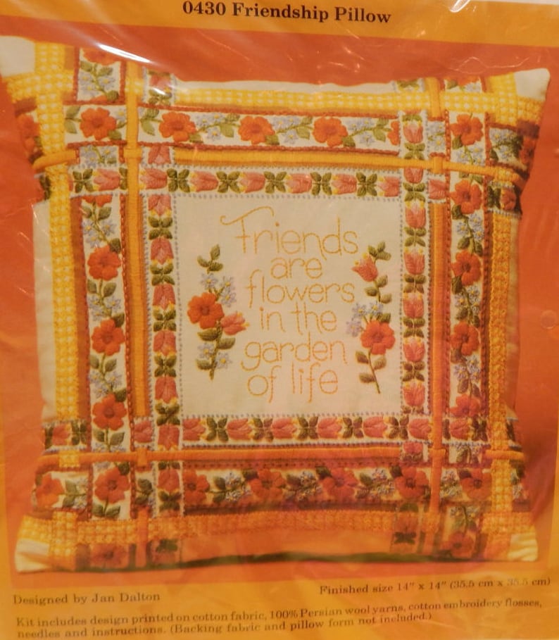 Vtg 1982 NEW NOS Colorful Poppies Floral 16/" Throw Pillow Crewel Embroidery Kit