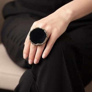 特大サイズの黒曜石の丸型リング、分厚くて大きな石
