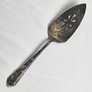 IS Wilshire Silverware Silverplate 1933 Solid Pierced Pie Cake Server, 8.5" Vtg