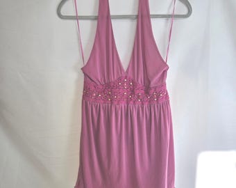 Limitowana bluzka typu halter babydoll z 2000 r. z ozdobnymi cekinami szydełkowymi w kolorze różowym, rozmiar L