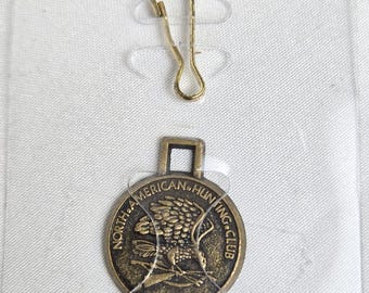 Llavero con dije de medallón del Club de Caza Norteamericano (NAHC) estilo vintage