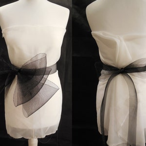 Ein schwarzer Schmetterling Brosche Pin auf Braut Hochzeit Kleid Pferd Haar Schärpe Gürtel in 8cm breit ist zum Verkauf. Perfekt für Hochzeit.