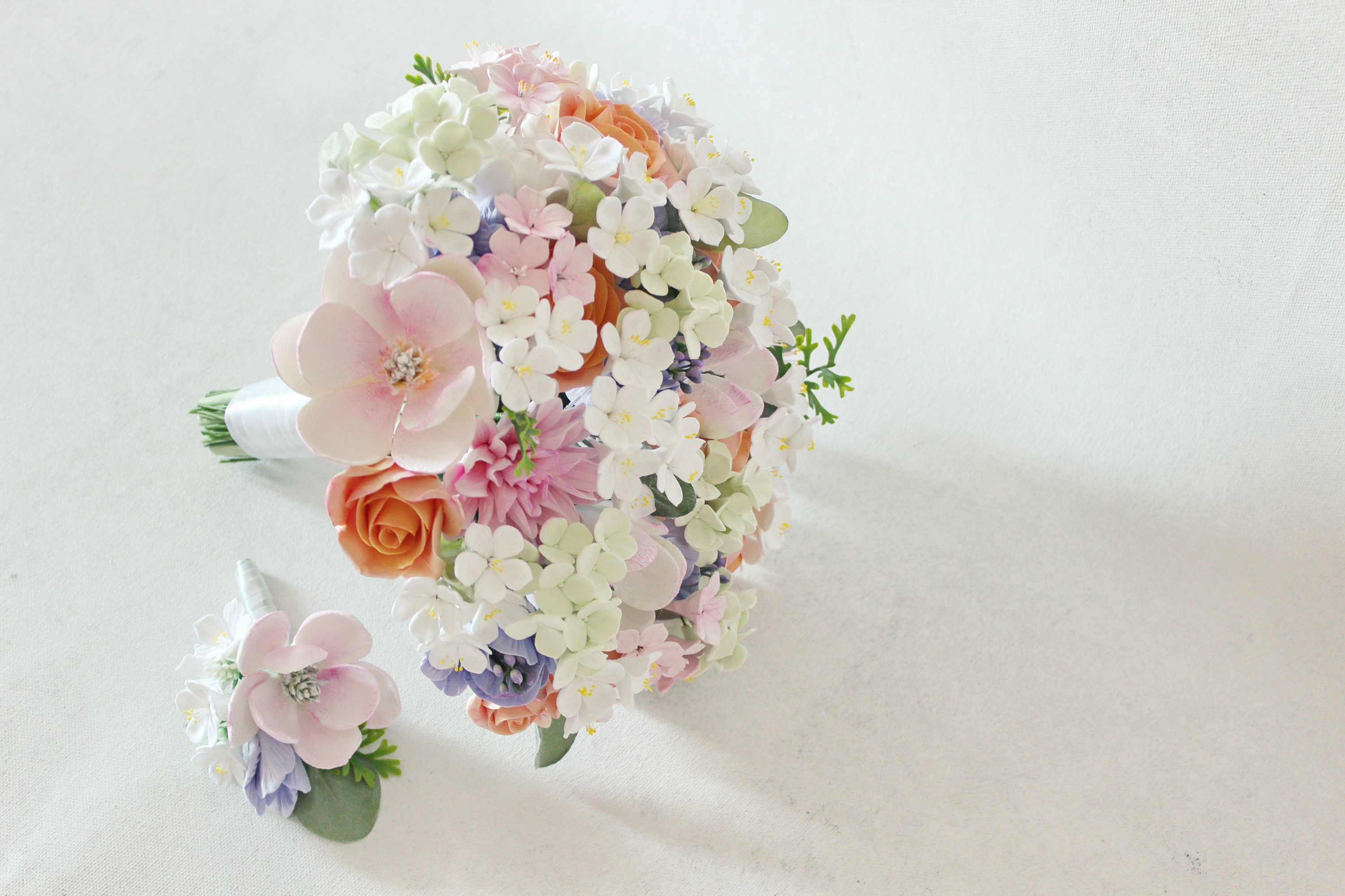 Hochzeitsstrauß mit Magnolien und Kirschblüten während Blumen | Etsy