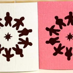 Peut inclure: Deux cartes blanches avec des silhouettes brunes de personnes se tenant la main en cercle. La carte de gauche a un fond blanc et la carte de droite a un fond rose.