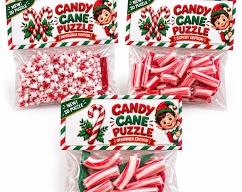 Puede incluir: Tres bolsas de plástico transparente con trozos de caramelo rojo y blanco, cada una con una tarjeta de encabezado Candy Cane Puzzle. Las bolsas están etiquetadas como Impossible Edition, Expert Edition y Beginner Edition con un elfo.