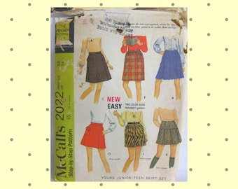Vintage McCall's 2022 Skirt Pattern Skirts Waist 26, Hip 36. 1969 Factory Folded, Complete Pattern. 3 Mini Skirts, 3 Short Skirts