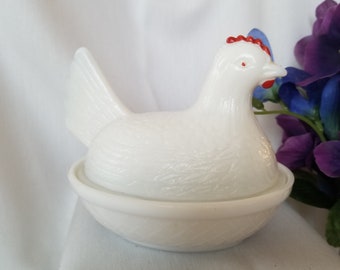 Milk Glass Nesting Hen Dish, White & Red, Nesting Chicken Dish, Kitchen Decor, Retro Decor, Classic Dish, Candy Dish, Antique Hen