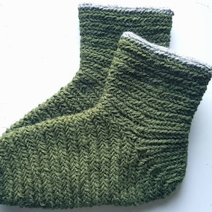 Naalbinding Wool Socks: Olive Green Viking Style (EU 39-42)