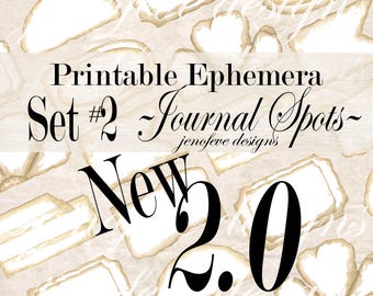 Może przedstawiać: Printable Ephemera Set #2 Journal Spots New 2.0. Obraz przedstawia kolekcję papierowych plam dziennika o estetyce vintage. Plamy mają biały środek z brązową, postarzaną obwódką. Wyświetlany jest tekst "Printable Ephemera" i "Journal Spots".