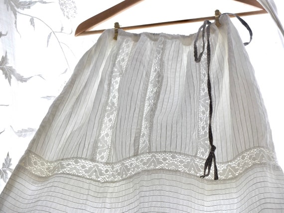 Mexican wedding skirt / vintage cotton and lace sk