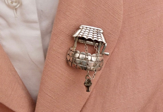Wishing well and bucket brooch, silver pot metal … - image 1